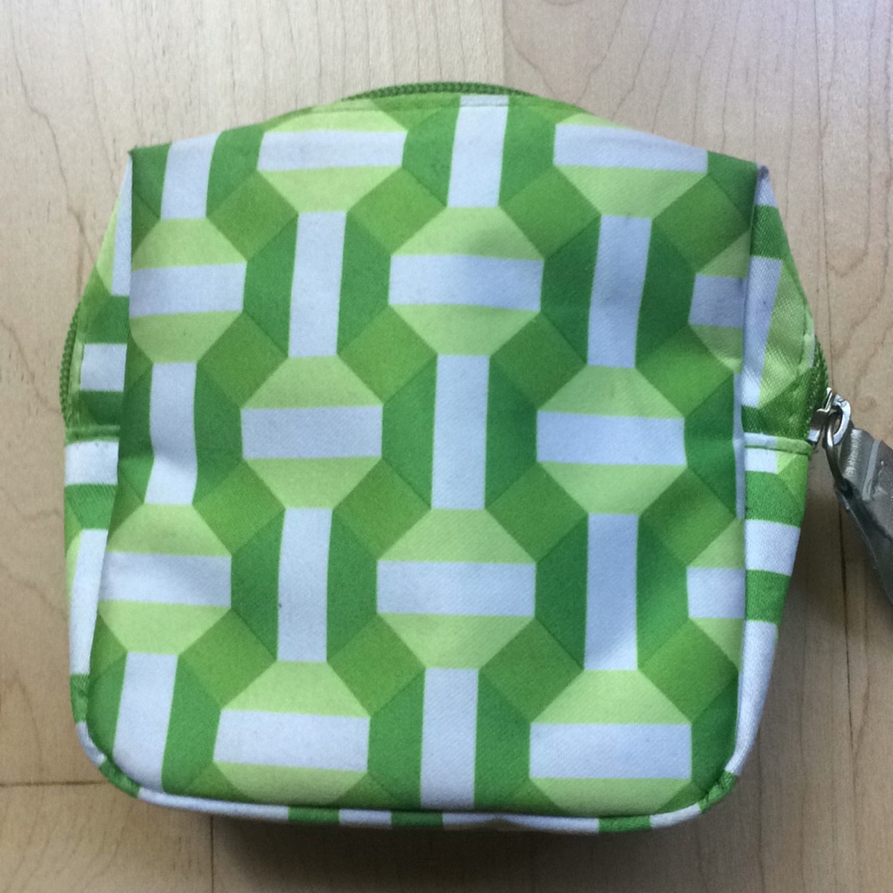 Clinique Small Pouch - Picture 2 of 8